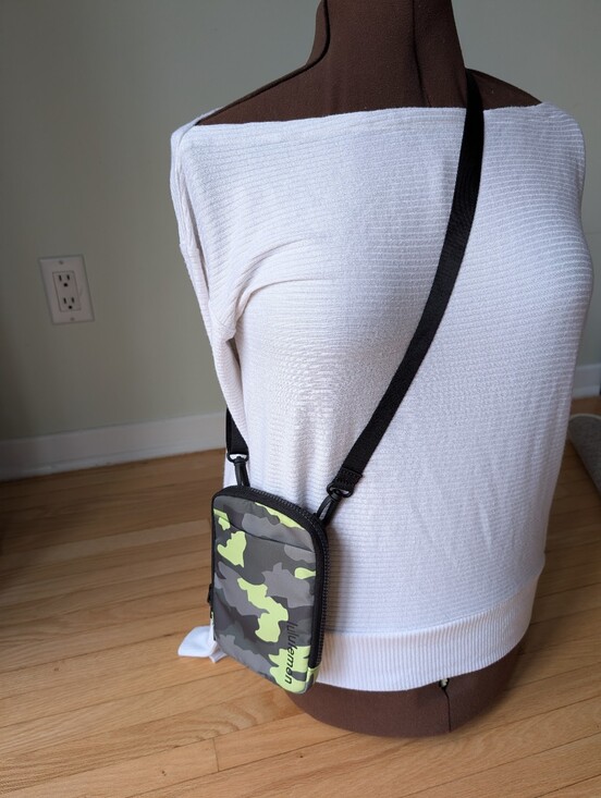 lululemon athletica Handbags - Lululemon Easy Access Crossbody Bag 1.5L - Heritage 365 Camo Green